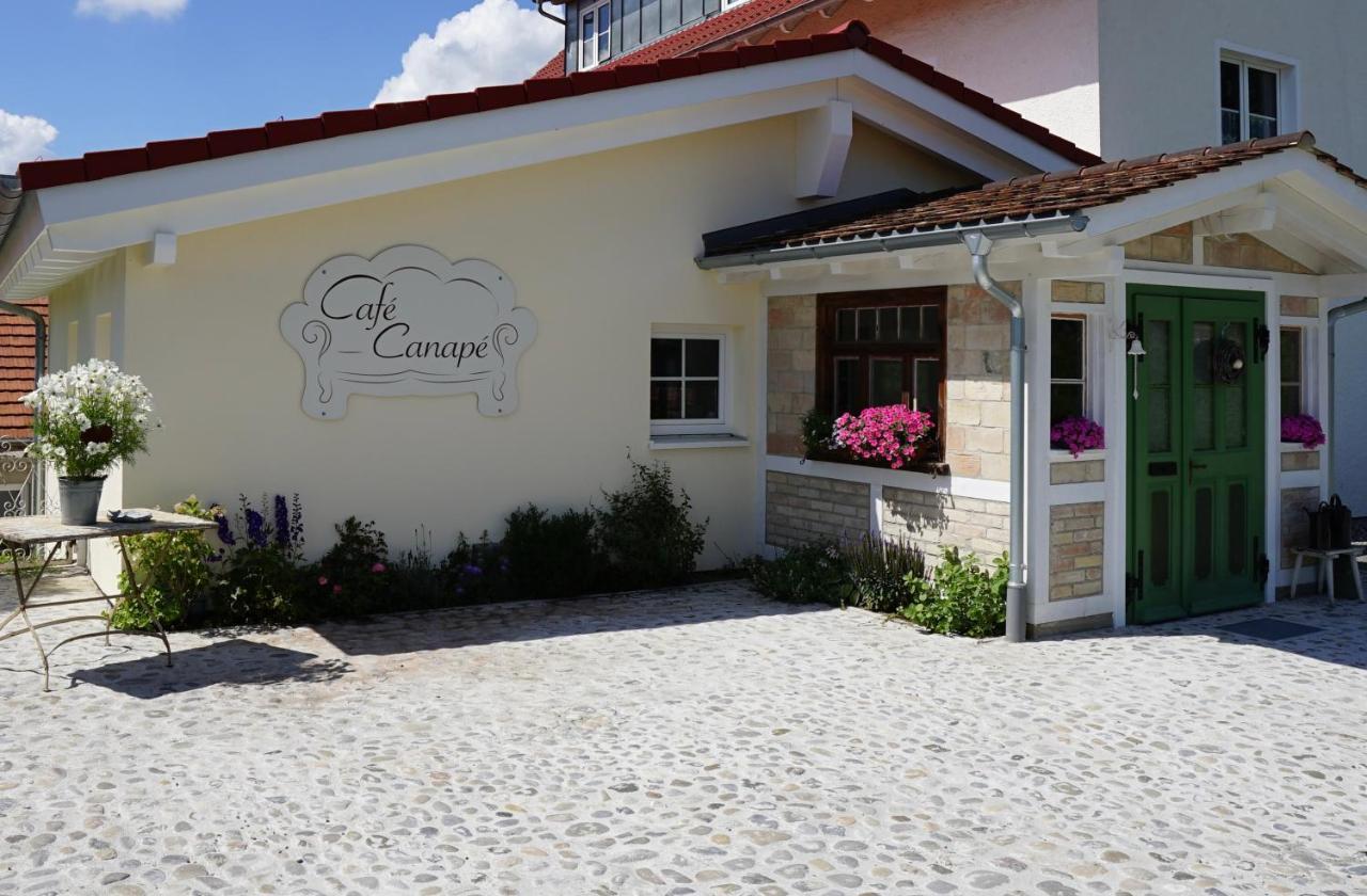 Cafe Canape, Wohlfuehlen Im Schoenen Hof Zwischen Ravensburg & Bodensee Luaran gambar