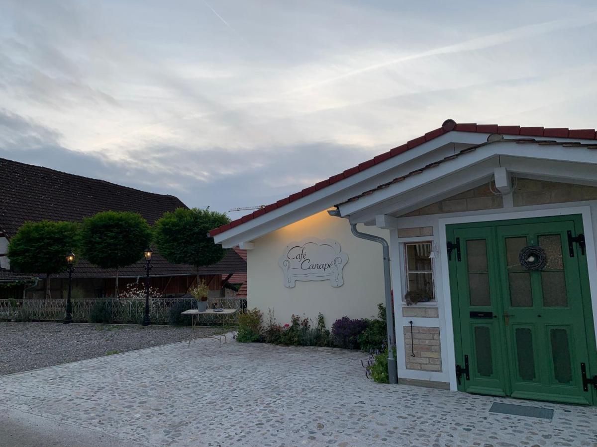 Cafe Canape, Wohlfuehlen Im Schoenen Hof Zwischen Ravensburg & Bodensee Luaran gambar
