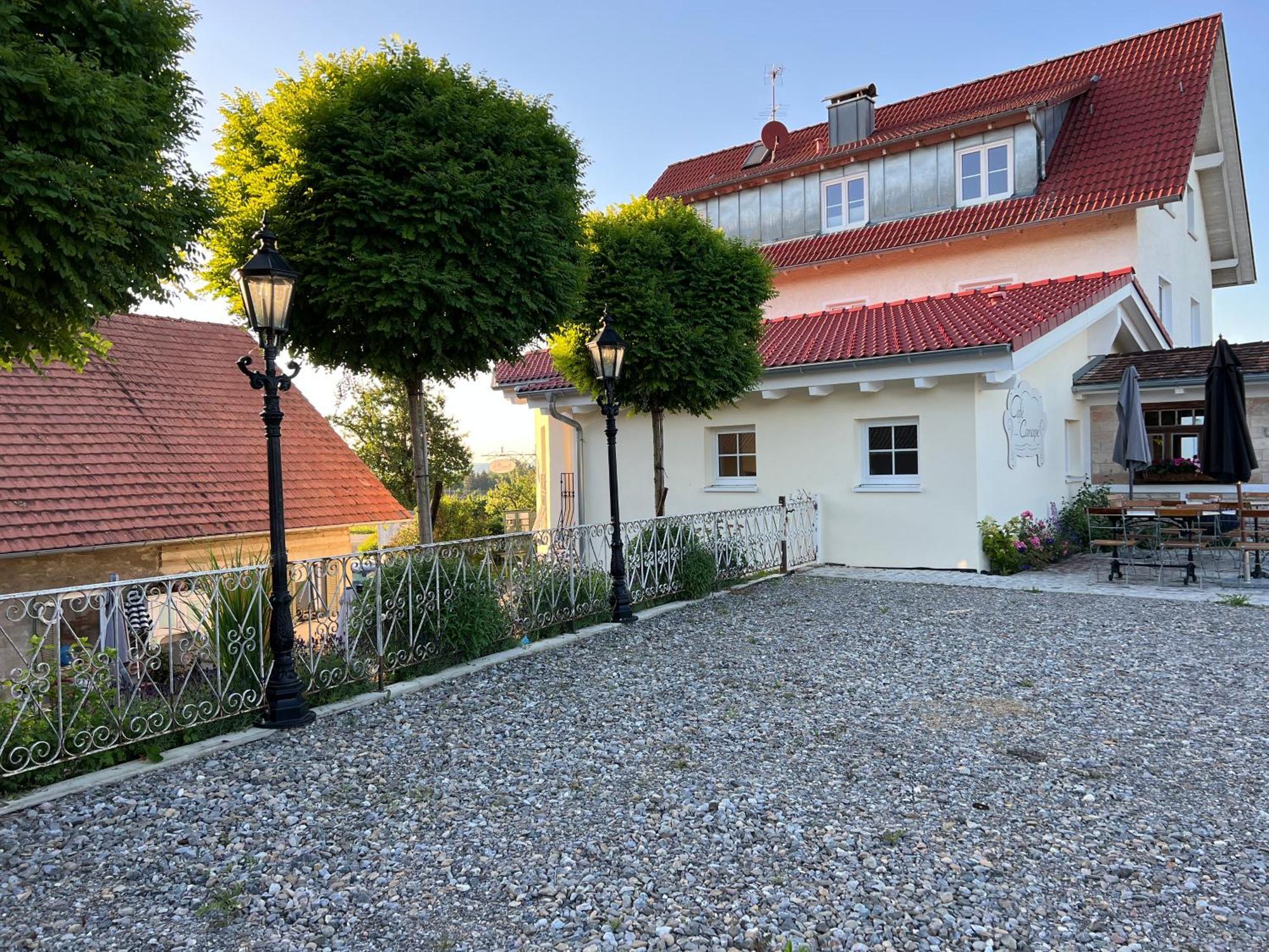Cafe Canape, Wohlfuehlen Im Schoenen Hof Zwischen Ravensburg & Bodensee Luaran gambar